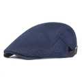 Dunkelblaue atmungsaktive Mesh-Baskenmütze mit verstellbarem Riemen in Seitenansicht - Verstellbar / Marineblau