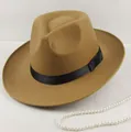 Détail d'un chapeau fedora en laine kaki avec ruban noir et calotte en forme de larme - 58 Taille Unique / Camel (Calotte Haute)