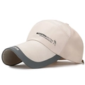 Beige Baseballkappe mit grauem Schirm und modernen Sport-Schriftzügen auf der Front - Beige