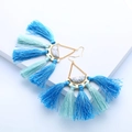 Bohemian tweekleurige blauwe zijden kwastjes oorbellen met gouden marmeren halfronde studs - Blauw