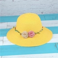 Bright yellow straw sun hat with flower crown detail for summer beach vacation - M (56-58cm) / Yellow