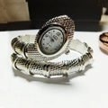 Reloj de pulsera con forma de serpiente plateada para mujer con cristales brillantes - Plateado