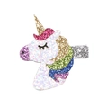 Gros plan d'une pince à cheveux licorne pailletée avec crinière arc-en-ciel et corne dorée - Licorne Arc-en-ciel