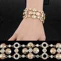 Elegantes breites Brautarmband in Goldoptik mit champagnerfarbenen und klaren Kristallen - Gold