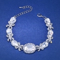 Eleganter silberner Brautarmband mit birnenförmigen Kristallen und Karabinerverschluss - Silber