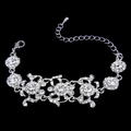 Eleganter Brautarmreif in Silber mit Kristallblüten und filigranen Ornamenten - Silber