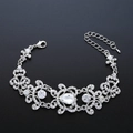 Silbernes Brautarmband mit floralen Schnörkelmustern und tropfenförmigem Kristall-Zentrum - Silber