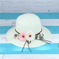 Beige woven straw sun hat for women featuring delicate pink and white floral daisy trim - M (56-58cm) / Creamy White