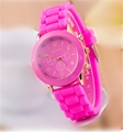 Orologio al quarzo Geneva rosa con cinturino in silicone e quadrante a numeri dorati - Rosso rosa