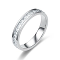 Vista macro de anillo eternity de acero de titanio plateado con circonitas cúbicas - US 5 / Plata - Diamantes Cuadrados Pequeños De Una Sola Fila