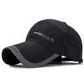 Schwarze, schnell trocknende Sport-Basecap mit langem Schirm und weißem Logo-Stick - Schwarz