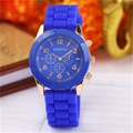 Orologio al quarzo Geneva alla moda con cinturino in silicone blu scuro e cassa dorata - Blu scuro