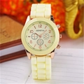 Orologio al quarzo Geneva alla moda con cinturino in silicone giallo crema e cassa in metallo - Beige