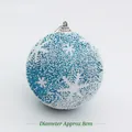 Pallina di Natale azzurra con fiocchi di neve bianchi e schiuma materica, diametro 8 cm - 8cm / Blu