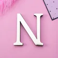 Sticker mural lettre N en acrylique doré miroir avec réflexion 3D pour décor chic - Lettre N