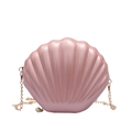 Borsa a tracolla rosa perlata a forma di conchiglia con catena d'oro e perla - Rosa