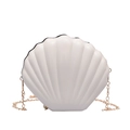 Borsa a tracolla bianca lucida a forma di conchiglia con catena dorata e superficie - Bianco