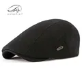 Berretto classico nero in maglia da uomo con placchetta metallica dorata laterale - Regolabile / Nero