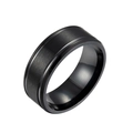 Makroansicht des 8mm schwarzen Edelstahlrings mit matt gebürsteten und polierten Kanten - US 6 / Schwarz