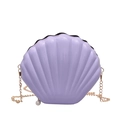 Elegante borsa a conchiglia viola con catena dorata e ciondolo di perla raffinato - Viola