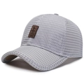 Gorra de béisbol de malla gris claro transpirable con parche de cuero marrón deportivo - Ajustable / Gris claro