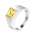 Herrenring aus Edelstahl in Silber mit quadratischem gelbem Zirkon und Rillenmuster - US 12 / Gelb