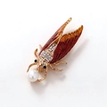 Exquisito broche de cigarra dorada con alas de esmalte rojo y detalles de cristal - Broche de Cigarra Roja