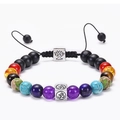 Dettaglio macro di pietre Chakra 8mm con ciondoli Albero della Vita e simbolo Om - Bracciale in Pietra Opaca-Argento