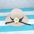 Summer straw sun hat in beige pink with black ribbon and frangipani flower - M (56-58cm) / Light Pink