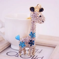 Portachiavi a giraffa dorata con cristalli scintillanti e motivi floreali blu - Celeste