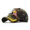 Camouflage baseballpet met adelaarsborduursel en Amerikaanse vlagmotieven in groen - Verstelbaar / Legergroen Camo