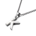 Collier élégant en acier titane argenté avec un pendentif lettre K incrusté de nacre - Style K (KN81189-K)