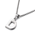 Collier argenté avec pendentif lettre D incrusté de nacre blanche et chaîne maille jante - Style D (KN81182-K)
