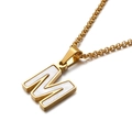 Collana dorata in acciaio inossidabile con pendente lettera M e inserto in conchiglia - Lettera M (KN81217-K)