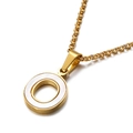 Collana in acciaio dorato con lettera O e inserto in conchiglia bianca su catena Rolo - Lettera O (KN81219-K)