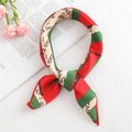 Elegante foulard quadrato in raso rosso e verde con scritte TAO annodato a fiocco - 50*50CM / FX-47 Lettera d'onda rosso verde