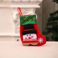 3D sneeuwpop kerstsok van rood vilt met groene pailletten en sneeuwvlok decoraties - Sneeuwpop