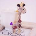 Portachiavi a forma di giraffa in metallo dorato con strass viola e rossi scintillanti - Viola