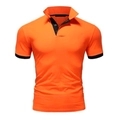 Detalle de polo naranja para hombre con ribetes negros en contraste en el cuello y puños - L / Naranja/Negro