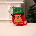 Kerstsok met groene pailletten en een 3D-rendierpatroon op rood viltmateriaal - Eland