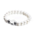 Elegante bracciale di perle bianche con ciondolo a cuore in argento su sfondo bianco - Colore Acciaio (KB85266-Z)