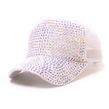 Vue détaillée casquette blanche avec strass scintillants et filet respirant à l'arrière - Multicolore Clair