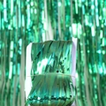Dettaglio della tenda a frange metalliche verdi per decorazioni di fondali per feste - 1x4m / Verde