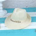 Strohhut in Beige mit Ronaldinho-Band auf rustikalem Holzhintergrund für Strand - M (56-58cm) / Beige