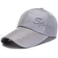 Graue atmungsaktive Mesh-Baseballkappe mit Sport-Stickerei und modischem Sonnenschutzschirm - Grau