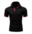 Detalle de polo negro para hombre con costuras rojas en contraste en cuello y puños - M / Negro con Rojo