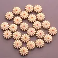 Detalle de cuentas de margarita en aleación con pétalos blancos y bordes dorados - 12mm/Agujero 2.0mm / crema