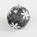 Pallina di Natale nera da 10cm con motivo a fiocchi di neve bianchi ed effetto neve - Tipo D (Pallina con Fiocco di Neve 10cm)