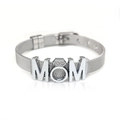Dettaglio del bracciale a maglia argento con scritta MOM e ciondolo anello di diamanti - MOM Colore Acciaio