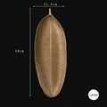 Bandeja grande de metal dorado en forma de hoja con nervaduras y altura de 59 cm - Hoja de Oro Grande